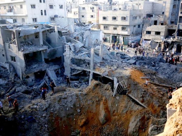 Zbombardowany ośrodek dla uchodźców Maghazi w Gazie