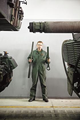 Większość napraw w Leopardzie można dokonać za pomocą dwóch kluczy.