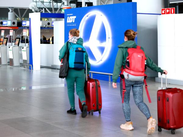 Warszawskie lotnisko im. Fryderyka Chopina, hala odlotów. Zdjęcie z lutego 2024 r.