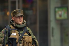 Morderca Anders Breivik, o którego zbrodni wiemy chyba wszystko, dopiero czeka na proces i nie wiadomo, czy trafi za kraty, czy raczej do szpitala psychiatrycznego. Na fot. Oslo po tragedii.