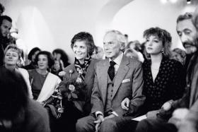 Kompozytor z żoną Camillą i córka Roxanną w Piwnicy Wandy Warskiej, 1990 r.