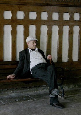 Pomiędzy modlitwami w meczetach Turcy często obracają w palcach paciorki muzułmańskiego różańca (tesbih). Mniej religijnym muzułmanom tesbih służy raczej do zajęcia dłoni.