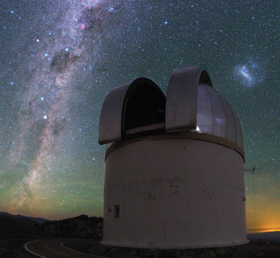 Astronomom korzystającym z teleskopu Swope z należącego do Carnegie Institution obserwatorium Las Campanas w Chile udało się zlokalizować miejsce zderzenia gwiazd neutronowych, które nastąpiło 17 sierpnia 2017 roku.