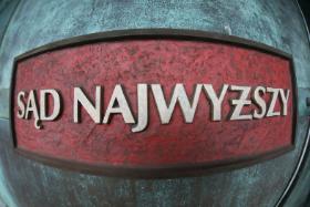 Na razie PiS odbija Sąd Najwyższy po kawałku. Umieścił w nim już jedną trzecią swoich sędziów, zwiększając do 120 liczbę miejsc.