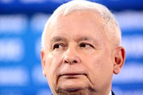 Kiedy wściekłość jakiejś grupy wybucha powyżej oczekiwań, PiS czasem się odrobinę cofa, czasem sam Prezes wyrazi ubolewanie, ale postępowania ani na jotę nie zmienia.