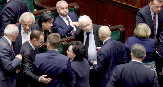 Posłowie PiS w Sejmie po porażce Elżbiety Witek w głosowaniu na wicemarszałka.