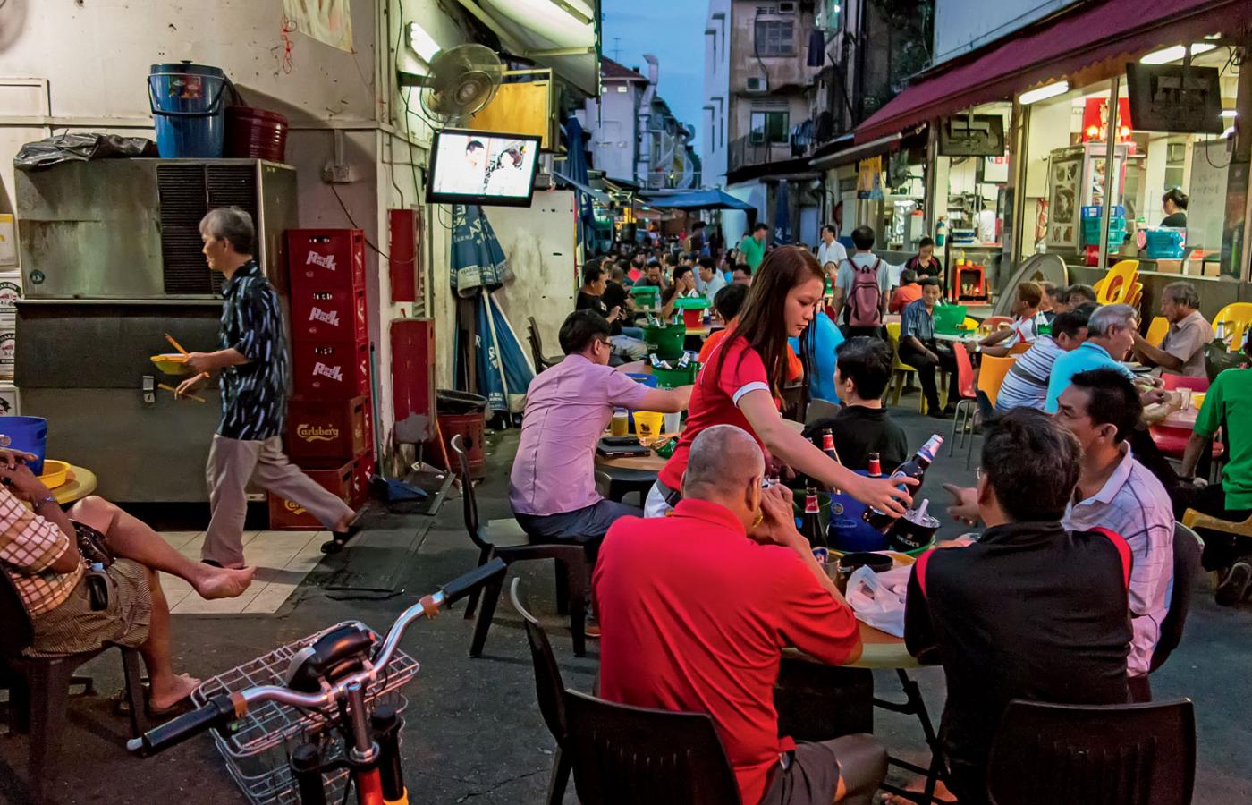 Geylang: zbrodnie namiętności, gangsterskie porachunki, świetna kuchnia, ołtarze wszystkich wyznań. Jeśli szukać Singapuru niesubordynowanego, to właśnie w tej dzielnicy.
