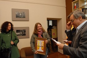 Nagroda im. Barbary Łopieńskiej za rok 2009 trafia w ręce Angeliki Kuźniak – za wywiad z Hertą Müller, opublikowany w Dużym Formacie, dodatku 'Gazety Wyborczej'