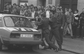Czechosłowacja, Praga 1989 r. Aksamitna rewolucja uchwycona obiektywem Krzysztofa Millera.