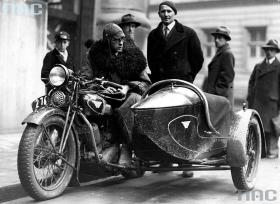 Legenda międzywojennej motoryzacji – Sokół. Najcięższy z produkowanych przez CWS Warszawa miał pojemność 1000 cm. Na zdjęciu z 1931 r. Sokół w wersji 600.