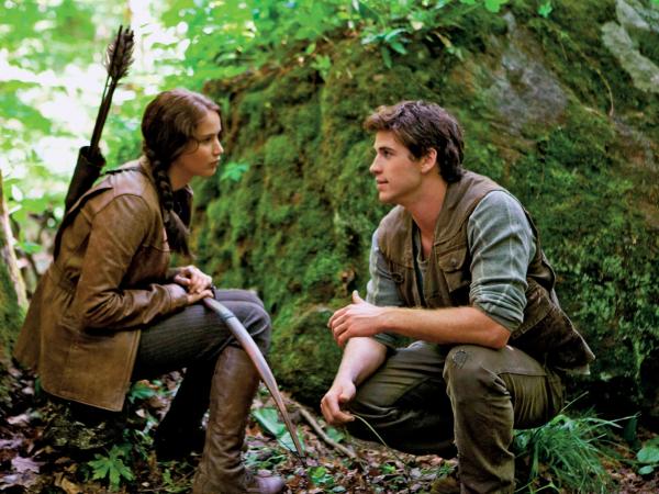 „Igrzyska śmierci”, czyli Ameryka przyszłości, w której raz do roku odbywają się zawody na śmierć i życie z udziałem 12 - 18-letnich dziewcząt i chłopców. Scena z ekranizacji pierwszego tomu cyklu.