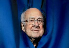 Peter Higgs już w 1964 r. zaproponował koncepcję prowadząca do dzisiejszego odkrycia.