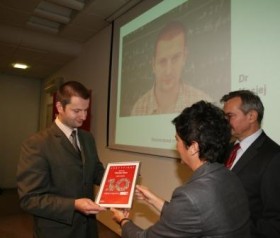 dr Maciej Ulas - laureat matematyk.