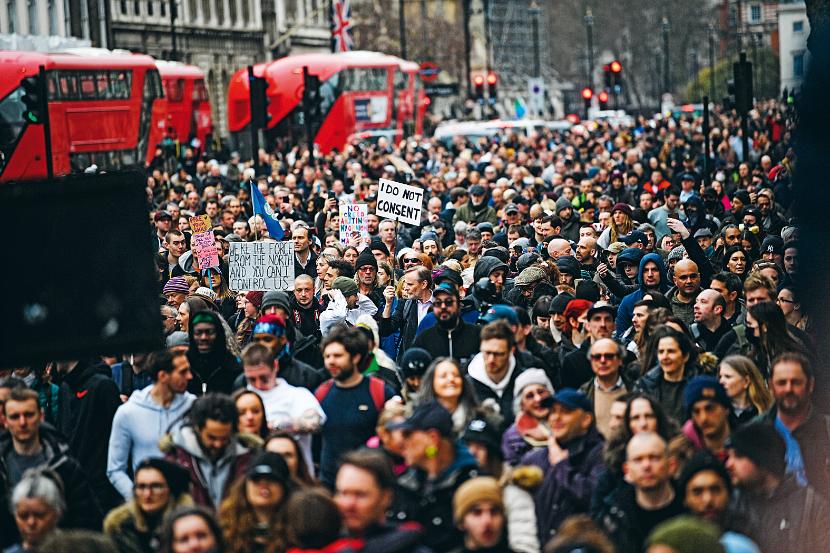 Protest w pierwszą rocznicę brytyjskiego lockdownu (Londyn, 20 marca br.).