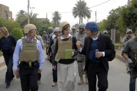 Power w Iraku, wśród członków misji ONZ-towskiej. 2009 r.
