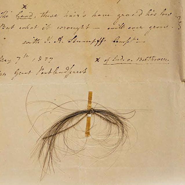 W 1827 r. Beethoven napisał list i dołączył do niego kosmyk włosów, które posłużyły teraz do badań DNA i analizy chorób artysty. Niestety nie udało się ustalić przyczyn głuchoty.
