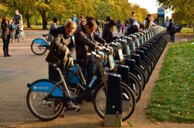 Rowery na masową skalę pojawiły się w mieście w 2010 r. jako pierwszy etap krucjaty Borisa, by „stolica stała się największym rowerowym miastem świata”. Do dyspozycji jest obecnie około 6 tys. maszyn.