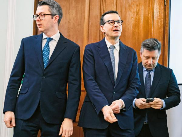 „Harcerze”: Piotr Müller, Mateusz Morawiecki, Michał Dworczyk
