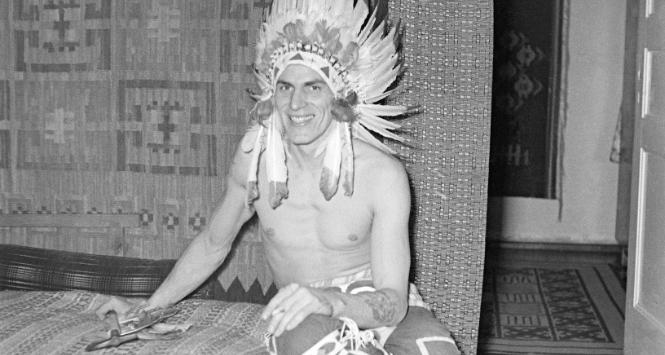 Sat-Okh w stroju indiańskim. Zdjęcie wykonane ok. 1958 r.