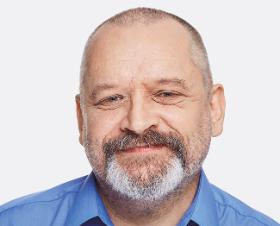 Dr Robert Maślak – etolog zajmujący się zachowaniem i dobrostanem zwierząt nieudomowionych w niewoli.