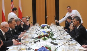 Późne śniadanie u premiera.