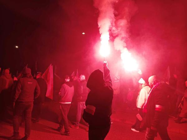 Marsz Niepodległości 2024 dotarł przed Stadion Narodowy