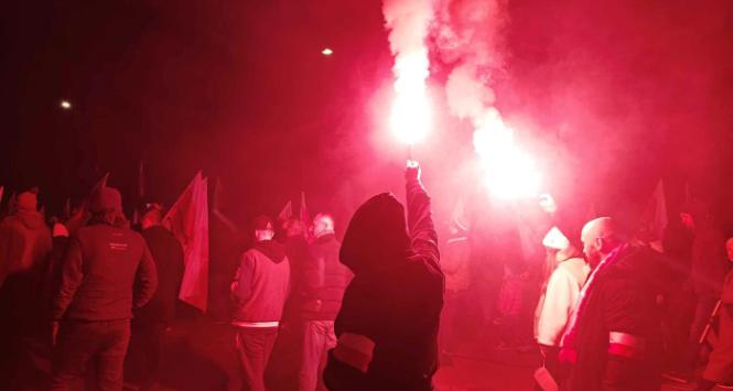 Marsz Niepodległości 2024 dotarł przed Stadion Narodowy