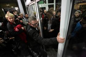 Do PKW wdarła się grupa demonstrantów