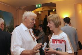 Członek jury Janusz Głowacki w rozmowie z czytelniczką POLITYKI.