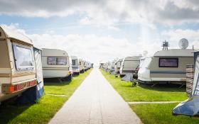 Właściciele kempingów nie ukrywają, że to coraz lepszy interes. Najwięcej zarabiają te położone nad morzem.