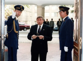 Lepper wkraczający na salony.