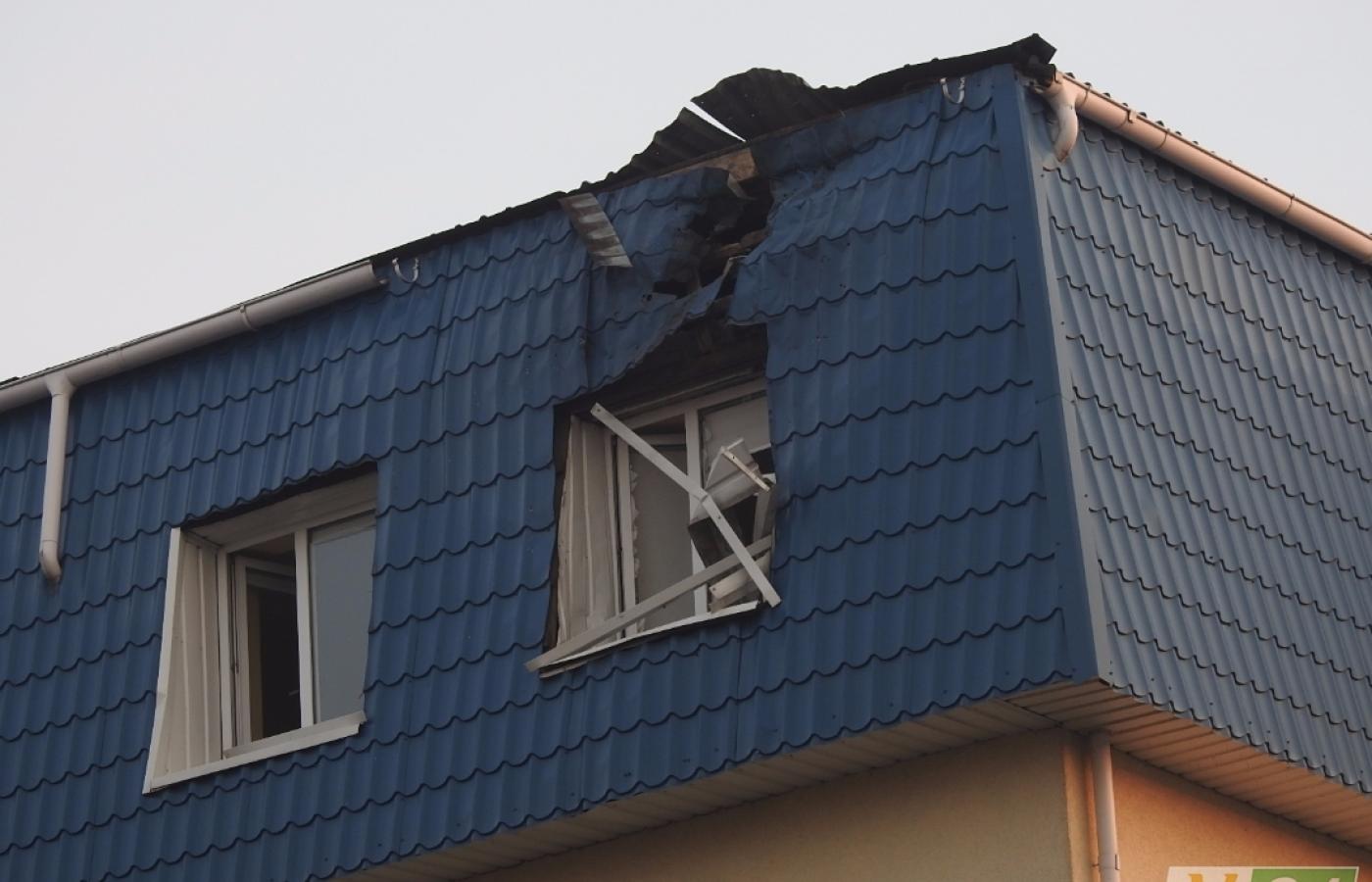 Polski konsulat w Łucku po ataku. Zdjęcie pochodzi z portalu volyn24.com