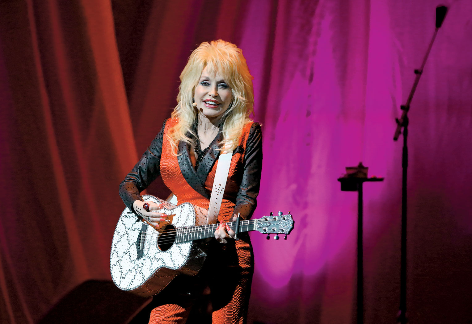 Dole i niedole Dolly Parton. Łączyła podzieloną Amerykę. Żegnali ją Trump i Taylor Swift | Dolly z niedoli