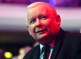 Kaczyński zawsze może bez trudu osiągnąć to, co chce, ale najwyraźniej woli wykorzystać każdą okazję do sprawdzenia lojalności i zdyscyplinowania swoich ludzi.