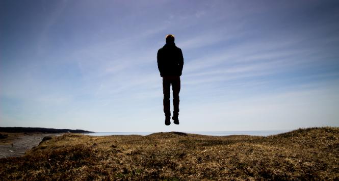 Dorosłość nie jest już biletem do atrakcyjnego świata. Oznacza zerwanie z rozrywkami okresu dorastania.