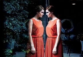 „Korporacje pożądają kompetencji miękkich, ale jednocześnie są tak pazerne na zaangażowanie i czas pracowników, że praktycznie uniemożliwiają im funkcjonowanie prywatne”.