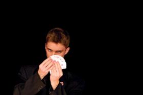 Dobrych iluzjonistów w Polsce można policzyć na palcach jednej ręki.