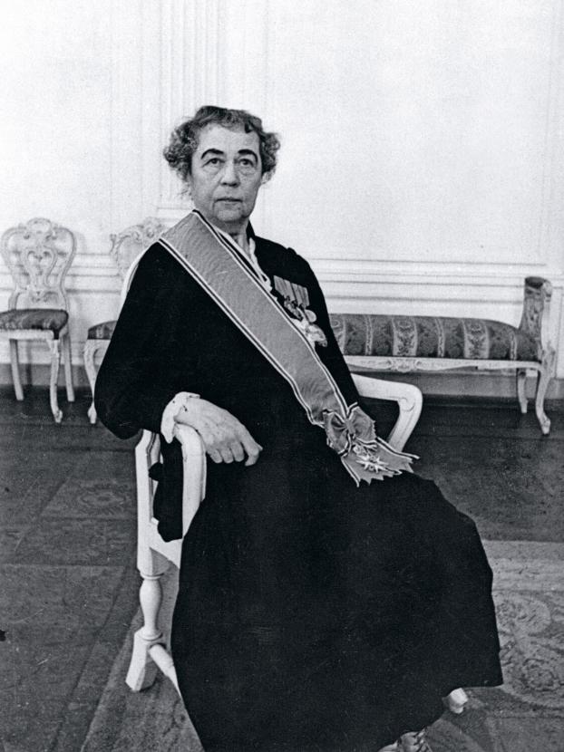Jako ambasadorka w Norwegii w 1946 r. otrzymała najwyższe w królestwie odznaczenie – Order Świętego Olafa.