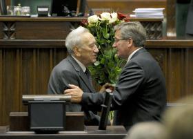 „Ja w jakimś stopniu wyszedłem spod ręki Tadeusza Mazowieckiego i tak jak on uważałem (...), że trzeba dbać o to, aby istniał przyjazny, ale jednak konsekwentny rozdział Kościoła od państwa”.