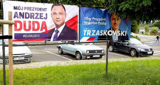 Plakaty wyborcze przed II turą w Nowosolnej