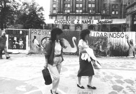 Polskę opanowały transparenty „Chodźcie z nami”. „Nie śpij, bo cię przegłosują!”, głosiło hasło „Solidarności”.