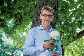 Łukasz Rojewski – hodowca nowych odmian róż.
