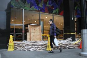 Broadway przed nadejściem nawałnicy. Spektakle też odwołano.