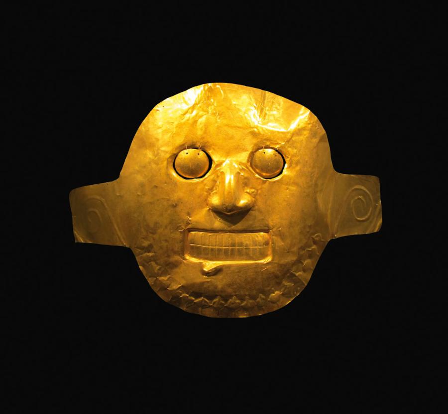 Południowoamerykańska ceremonialna maska ze złota z Museo del Oro w Bogocie.