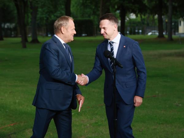 Donald Tusk i Adam Szłapka