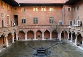 Społeczna i polityczna rola uniwersytetów zupełnie się zmieniła.