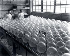 Test kondomów, Wielka Brytania, lata 30. XX w.