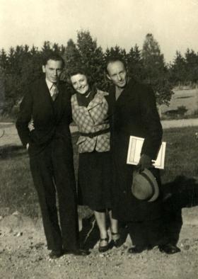 Muzycy: Andrzej Panufnik, Eugenia Umińska i Witold Lutosławski w Stawisku, 1942 r.