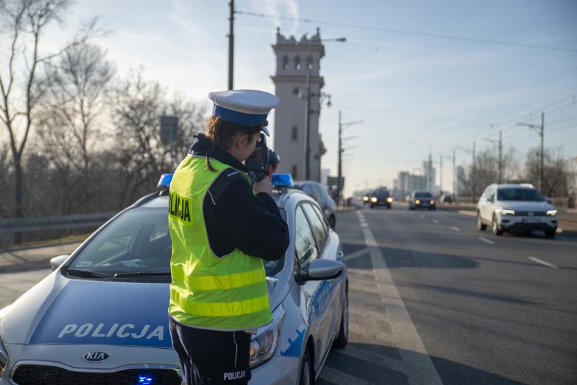 Patrol policji na moście Poniatowskiego