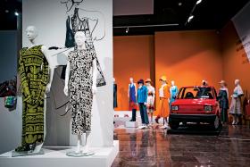 Przygotowana przez Muzeum Narodowe w Krakowie wystawa poświęcona modzie PRL cieszyła się dużą popularnością.